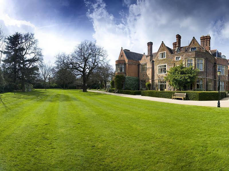 Warren House Hotel Kingston upon Thames  Exterior foto