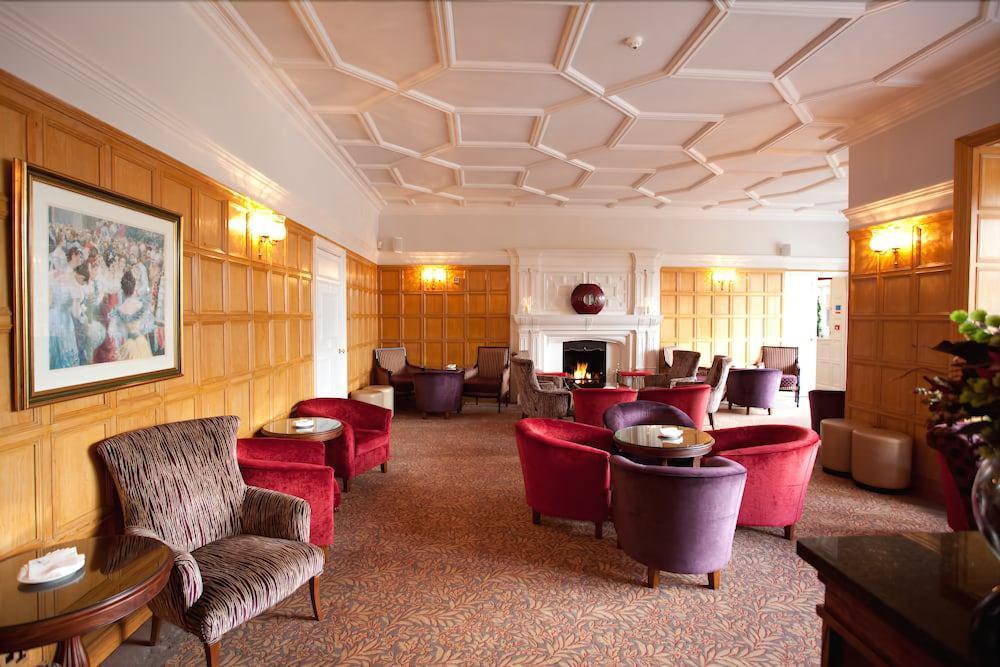 Warren House Hotel Kingston upon Thames  Exterior foto